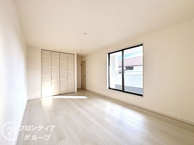 室内はシンプルな仕様となっており、それぞれの好みに合わせたインテリアで、趣味に合わせてレイアウトしやすくなっております。