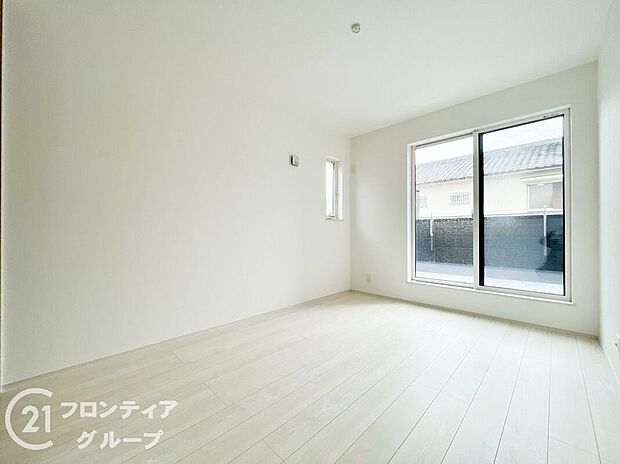 寝室や子供部屋にぴったりなシンプル洋室でお部屋のコーディネートが楽しめますね。