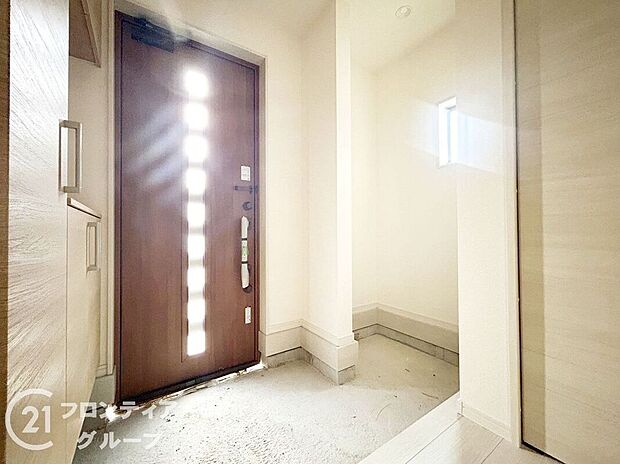 【玄関】玄関は防犯性の優れたダブルロックドアです！