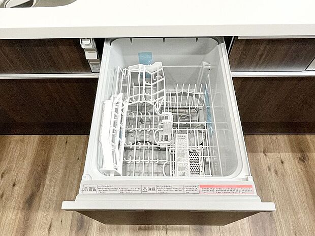 【その他設備】便利な食洗器を完備したキッチンで、家事の時間を短縮できます。毎日の食後の片付けが楽になり、家族との時間をもっと楽しめます!