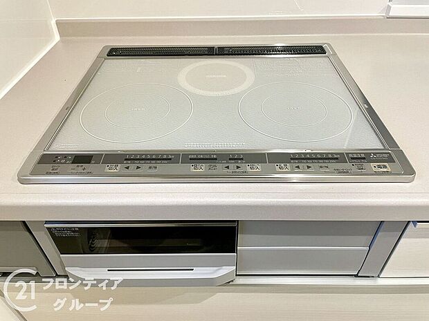 【その他設備】お手入れしやすい３口コンロ！お料理が楽しくなりそうですね