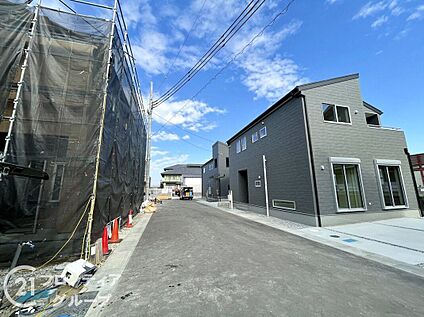 前面道路含む外観