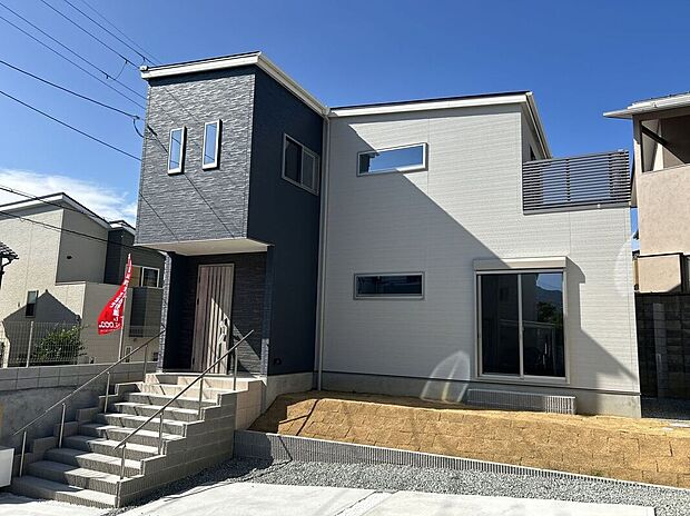 【外観】【１号棟】現地外観写真＼当社は年中無休でご案内可能／水曜日や祝日、年末年始も休まず営業！お仕事の予定を無理に変えなくともご案内、ご相談が可能です！お気軽にお問い合わせください♪