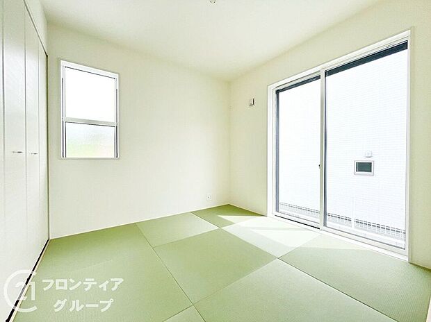 【子供部屋】新しい畳の香りのする和室は、使い方色々。客室やお布団で寝るときにぴったりの空間ですね。