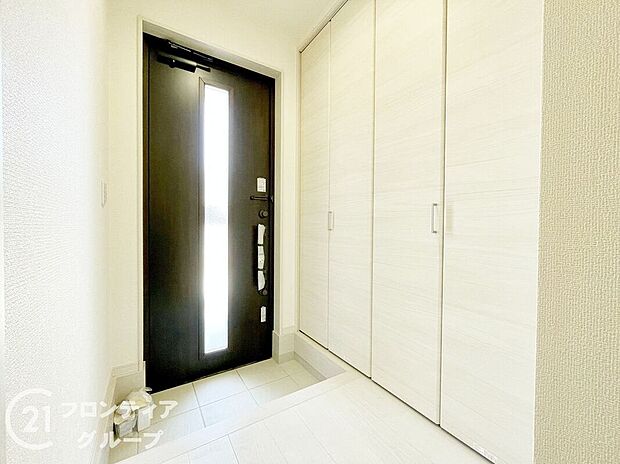 【玄関】玄関は防犯性の優れたダブルロックドアです！