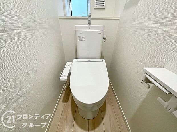 【トイレ】オート開閉のフタなので、手を触れず清潔・快適なトイレです!