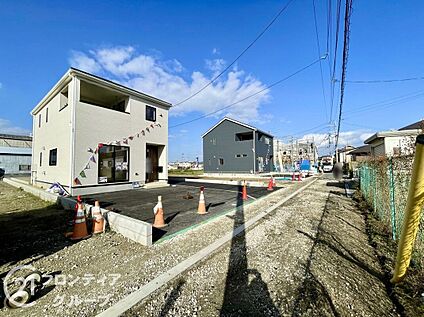 前面道路含む外観