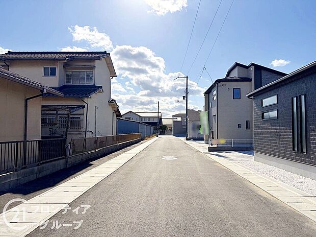 【外観】【4号棟】現地外観写真＼まるで注文住宅？新築カスタマイズ／専属のリフォームプランナーが在中！注文住宅のような理想のお家づくりを叶えます！軽微なものから大型のリフォームまで幅広く対応します♪