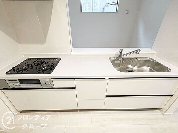 【キッチン】お手入れが楽に行える換気扇やステンレスワークトップは毎日お料理する奥様の味方！