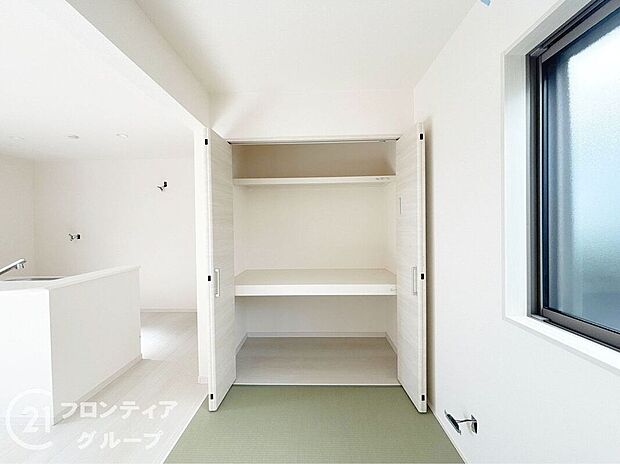 【収納】収納スペースは奥行きや高さもしっかり確保され、整理整頓がしやすい設計。衣類や雑貨、生活用品をきちんとしまえるので、暮らしの質をぐっと高めてくれます。