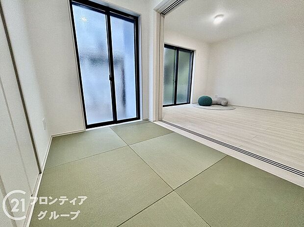 【子供部屋】洗濯物をたたむなど家事をすることも可能です、急な来客用の部屋としても利用できますね