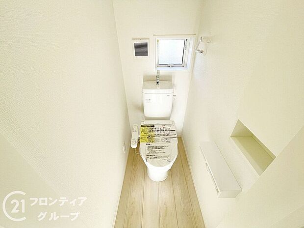 【トイレ】オート開閉のフタなので、手を触れず清潔・快適なトイレです！