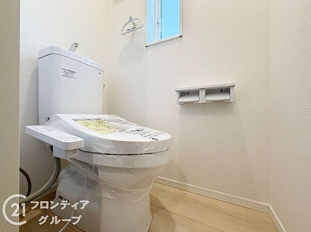 【トイレ】オート開閉のフタなので、手を触れず清潔・快適なトイレです！