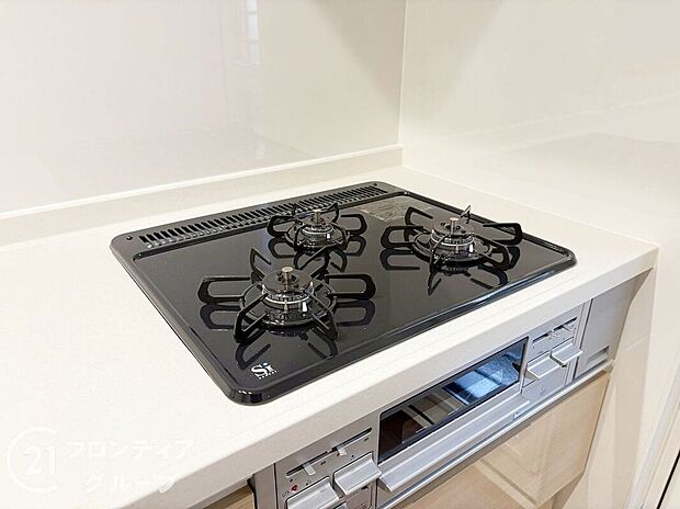 【その他設備】三口コンロで同時に複数の調理が可能です