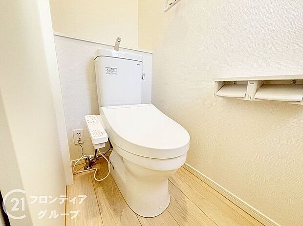【トイレ】オート開閉のフタなので、手を触れず清潔・快適なトイレです!