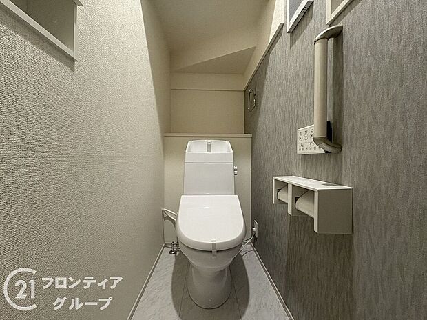 【トイレ】トイレは１階と２階の２カ所に設置！階段を上り下りせずに使用できるので、高齢の方にも安心です！