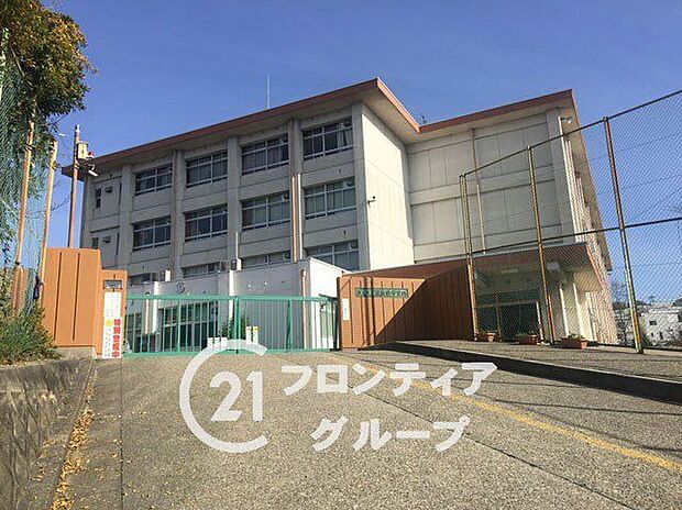 奈良市立富雄南中学校（約910m）