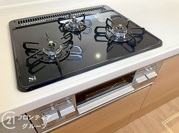 【その他設備】三口コンロで同時に複数の調理が可能です