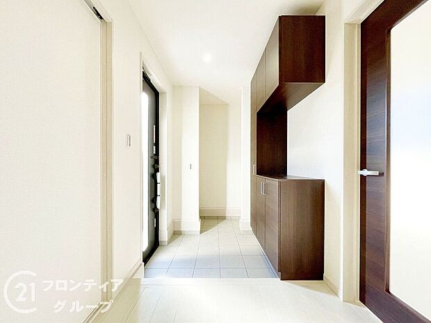 【玄関】玄関は防犯性の優れたダブルロックドアです！