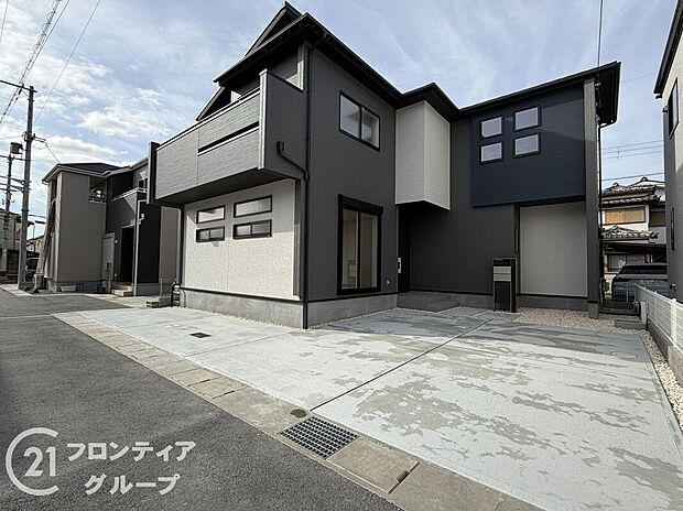 【駐車場】広々とした駐車場です。苦手な方も楽々と駐車できます。