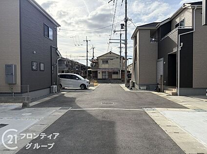 前面道路含む外観