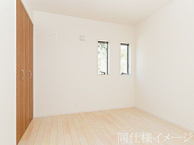 【同仕様画像　（その他内観）】＼同仕様写真／子ども部屋や寝室に用途多彩な明るい洋室