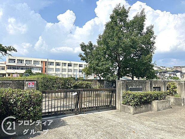 大和郡山市立郡山西小学校（約2,010m）