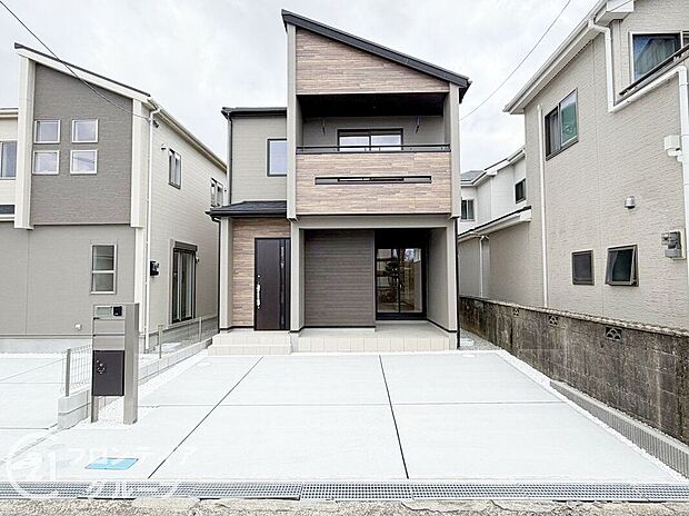 【外観】【2号棟】現地外観写真＼資金計画のお悩みお任せください！／最新FPシステムを使った資金計画のシミュレーションや専属のファイナンシャルプランナーがお金回りの整理をお手伝いします！住宅ローンもお任せ♪