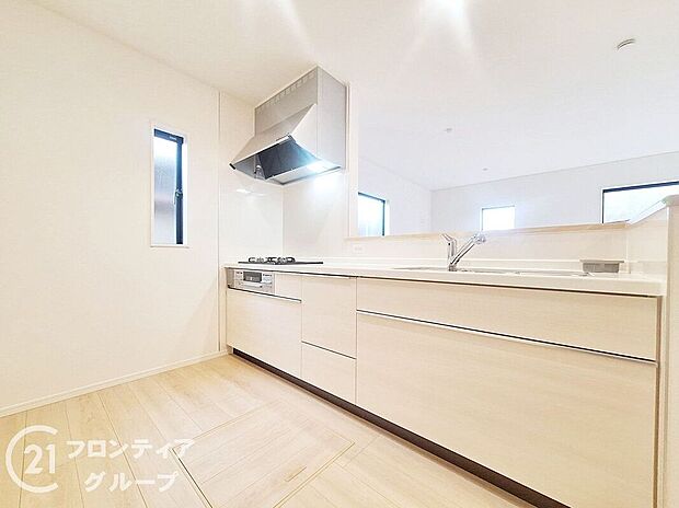 【キッチン】お手入れが楽に行える換気扇やステンレスワークトップは毎日お料理する奥様の味方！