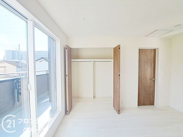 【収納】充実した収納スペースなので、お子様が大きくなって、荷物が増えてもたっぷり収納しておけますね