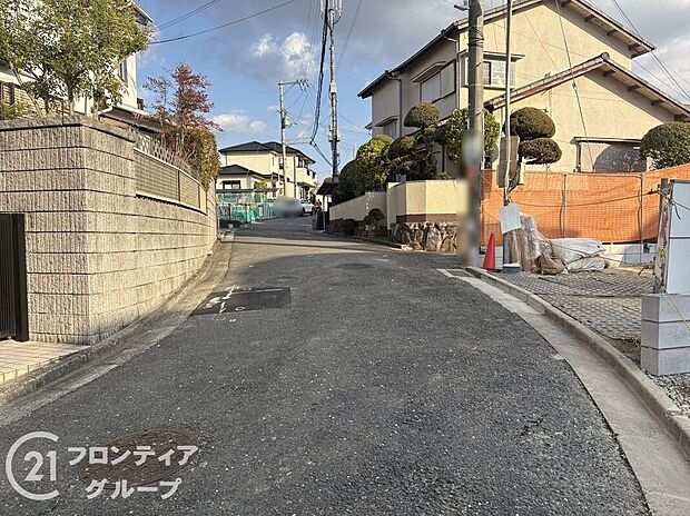 【前面道路含む外観】現地写真更新!充実したアフターサポートで安心!当社は誠実に、丁寧に、お客様一人ひとりに永く安心してお住まいいただけるようなお付き合いをさせていただきます