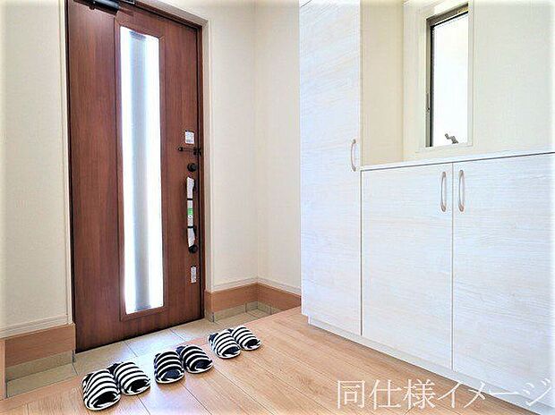 【同仕様画像　（その他内観）】＼同仕様写真／玄関は防犯性の優れたダブルロックドアです！