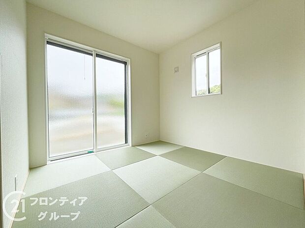 【子供部屋】新しい畳の香りのする和室は、使い方色々。客室やお布団で寝るときにぴったりの空間ですね。
