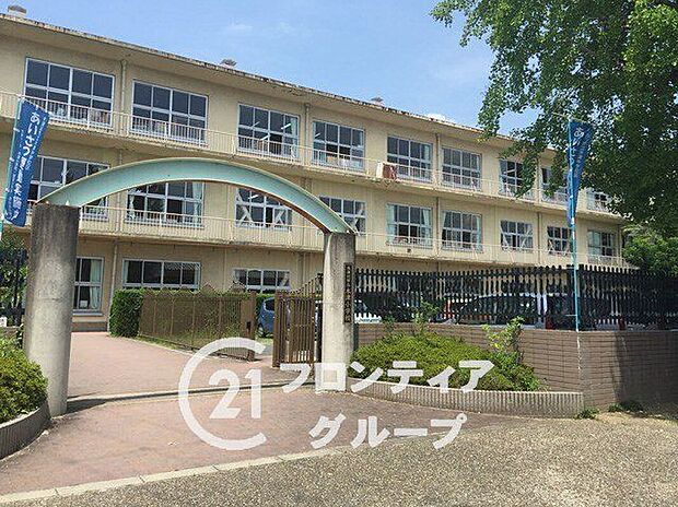 木津川市立木津小学校（約440m）