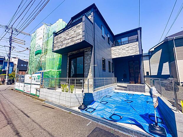 【駐車場】【2号棟】
両号棟ともにカースペースをご用意しております(車種による)。
※現地(2026年5月)撮影
