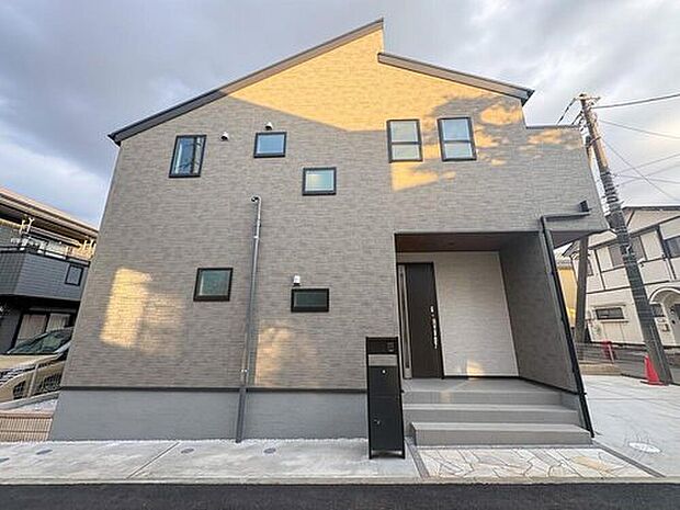 忙しく過ぎゆく日常を置き去るほど、ゆったりした時間が流れる住環境です。『快適』は「家」と「街」と「環境」が調和した時に訪れるのだと改めて感じさせてくれます。