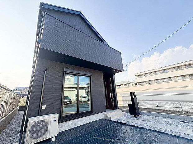 流行に左右されず、将来にわたって価値が継続する「上質」な佇まい。おしゃれな雰囲気や自然の潤い、親しみやすさといった個性を、街に新たな価値をもたらし続けます。