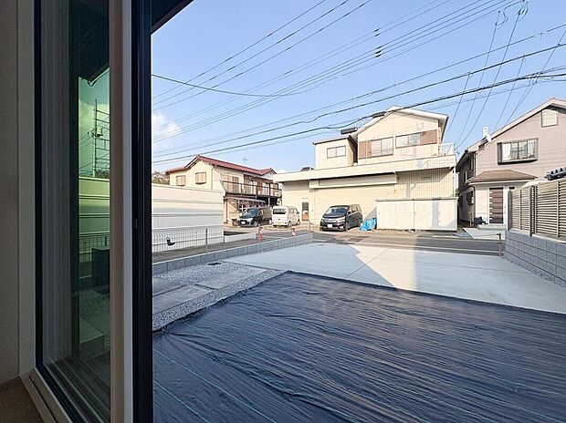 【その他外観】リビングからお庭を眺めることができます。