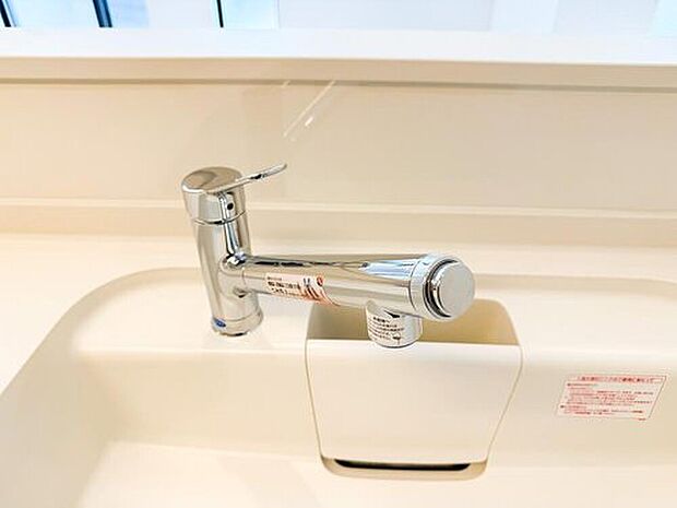 【浄水器】安心しておいしい水をいつでもお使いいただけます。ペットボトルに頼らないため、手間が減り、家計と環境への負担を抑えられます。