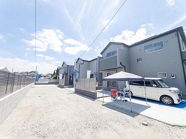 【現地外観写真】周辺は落ち着いた雰囲気の住宅地となっています。戸建ならではの、のびのびスローライフを満喫してください。