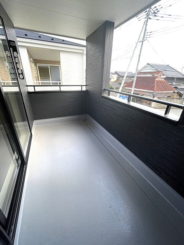 【インナーバルコニー 同社施工例写真】お天気の急変にも安心なインナーバルコニー♪お布団・お洗濯がたっぷり干せます!