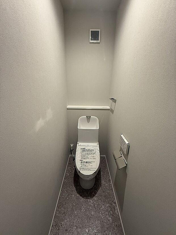 【1号棟トイレ】1階2階ともに温水洗浄暖房便座付きトイレ