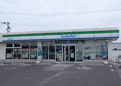 ファミリーマート川瀬馬場店 約650ｍ