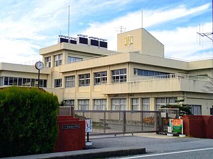 長浜北小学校 約700ｍ