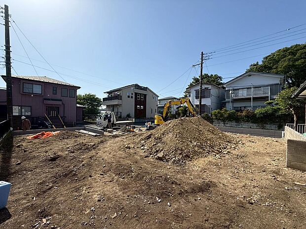 光と風が行わたる開放感あふれる邸宅 春には気持ちの良いそよ風、冬には朝の暖かな光 季節の移り変わりを感じる暮らしを実現