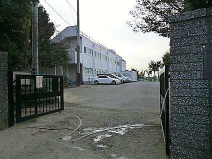 横浜市立生麦中学校 850m