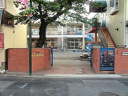 飯山幼稚園 300m