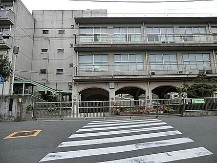 横浜市立老松中学校 190m(3分)