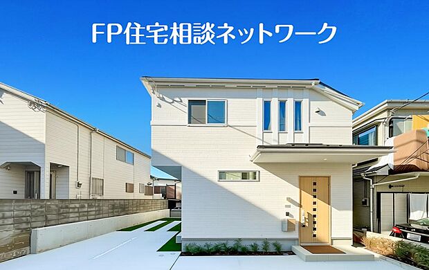 清潔感のあるカラーで爽やかな中にもあたたかみを感じさせるデザイン。青空を背景に凛と立つスタイリッシュな外観が、住まう人に誇りを与えてくれます。