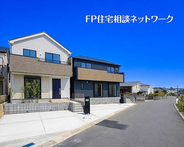 開放感のある現地で、前面道路よりも少し高くなっておりますので、プライベート感も保たれます！高くなっている分、日当りや風通しも良く快適な生活が待っています！